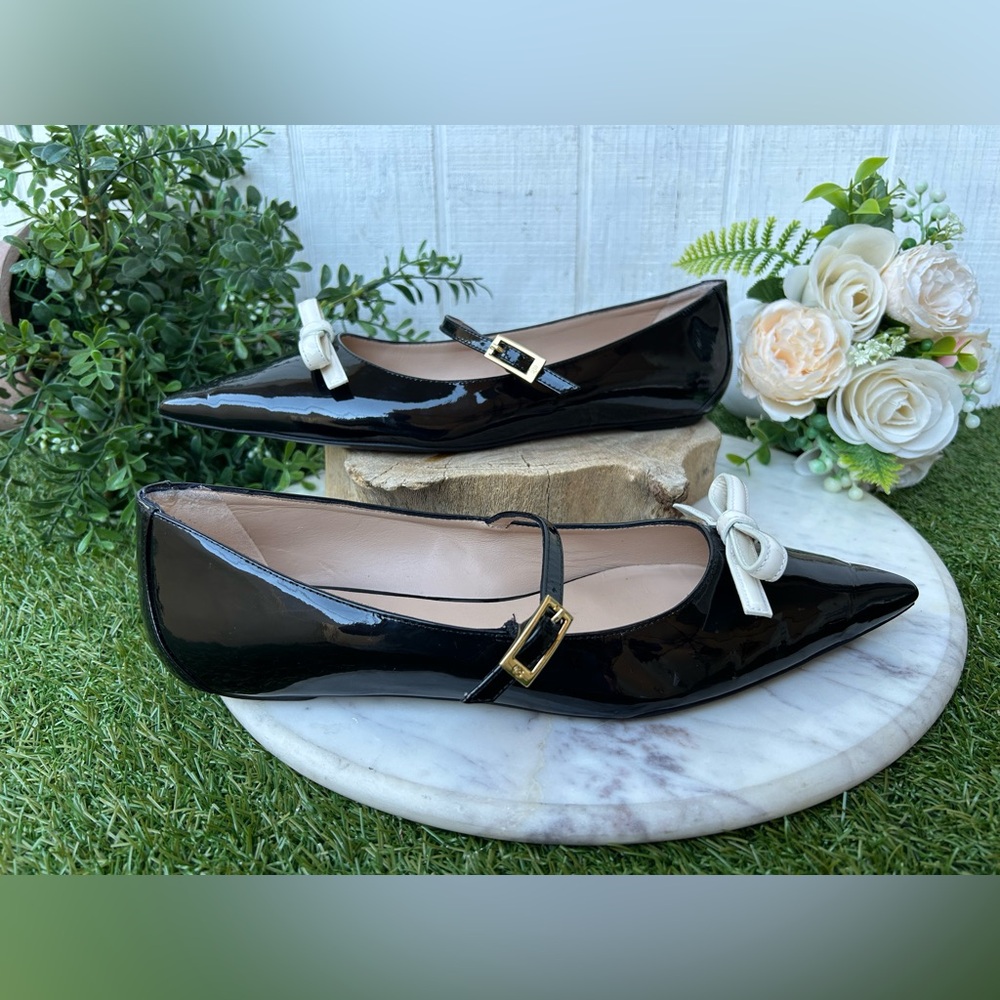 STUART WEITZMAN FELICITY MARY JANE
FLAT in BLACK/CREAM Sz 10 gently used
$425 - Picture 10 of 16